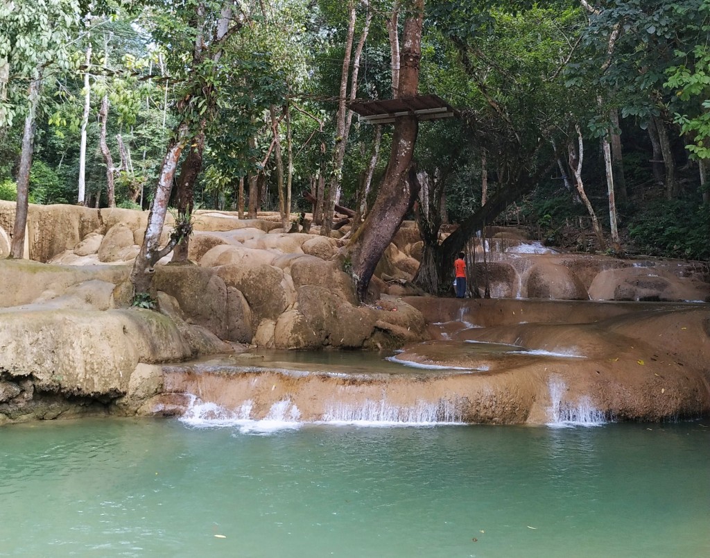 Tat Sae Waterfall
